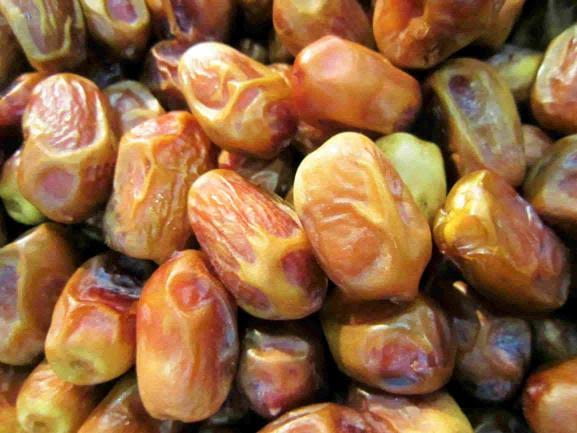 تصویر 1 از خرما زاهدی زرد خوش خوراک با دانه های درشت و ظاهر طبیعی
